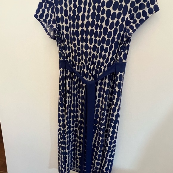 MOTHERHOOD MATERNITY V NECK DRESS. SIZE SMALL PURPLE AND WHITE POLKA DOTS. - Picture 7 of 8